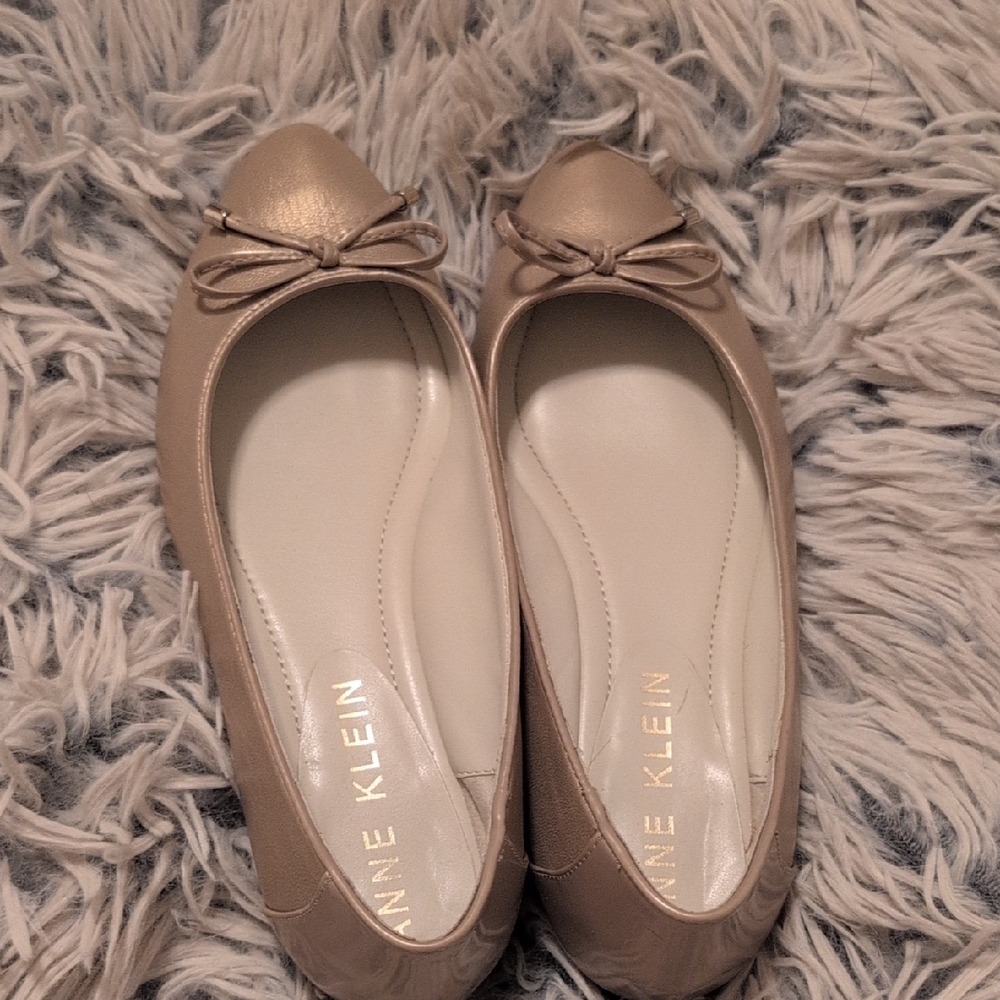 Anne Klein Women's Beige Bow Flats